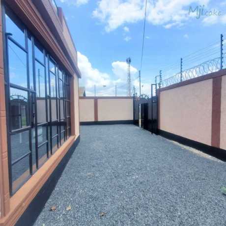 flatroof-bungalow-3bedroom-65k-big-2